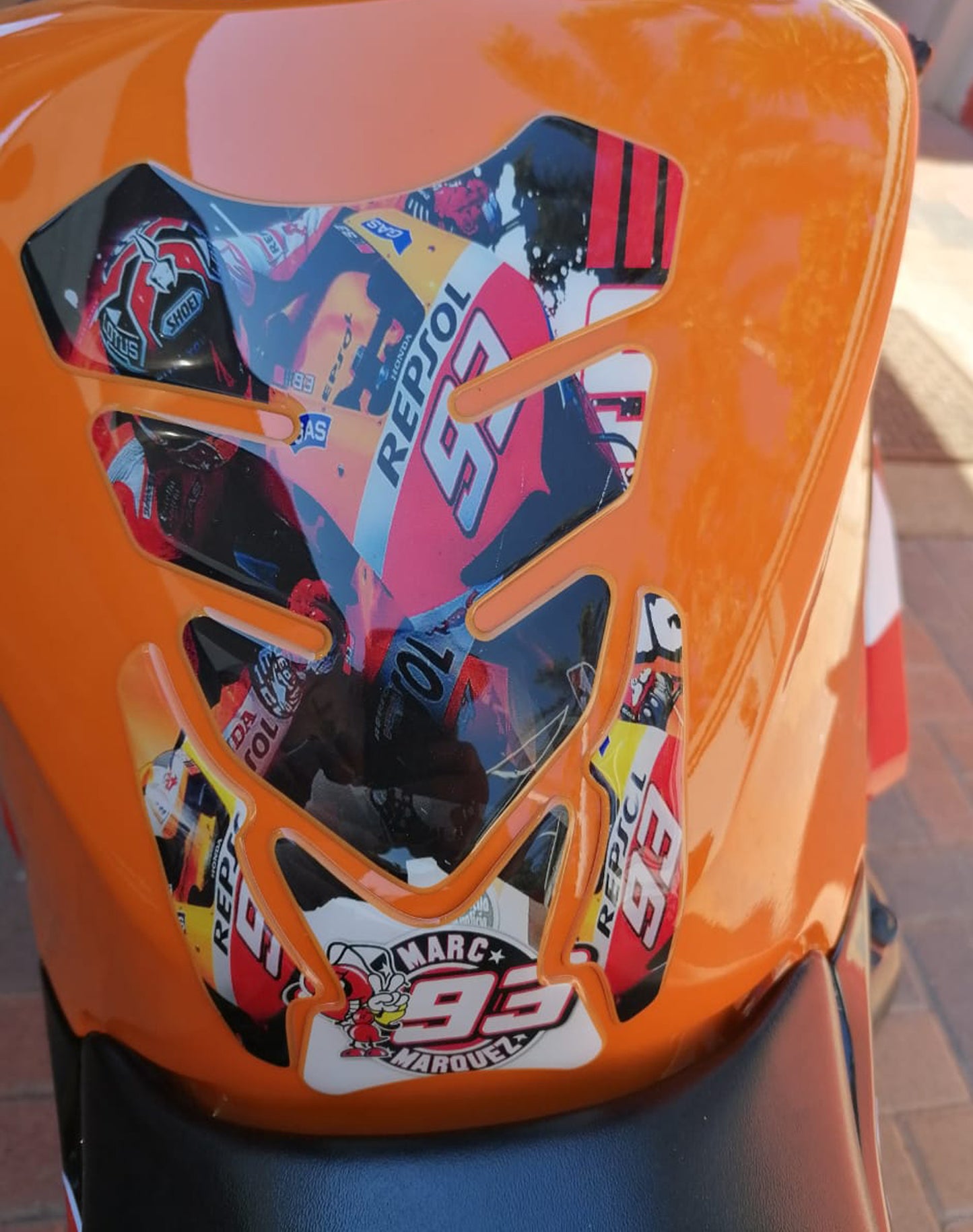 Protecteur de réservoir de moto. Honda CBR Repsol orange. Protecteur de réservoir universel